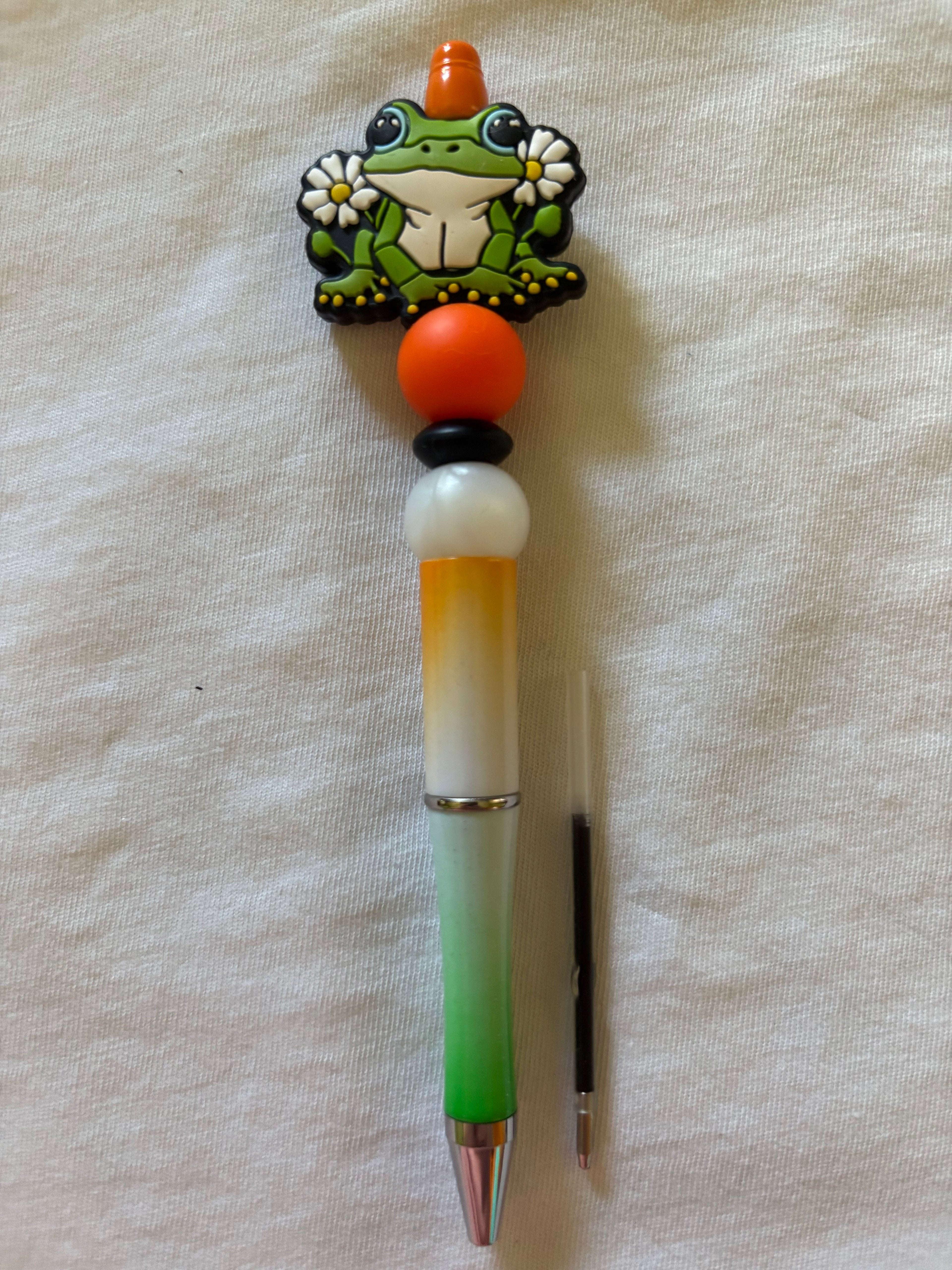 Frog with Flowers Pen