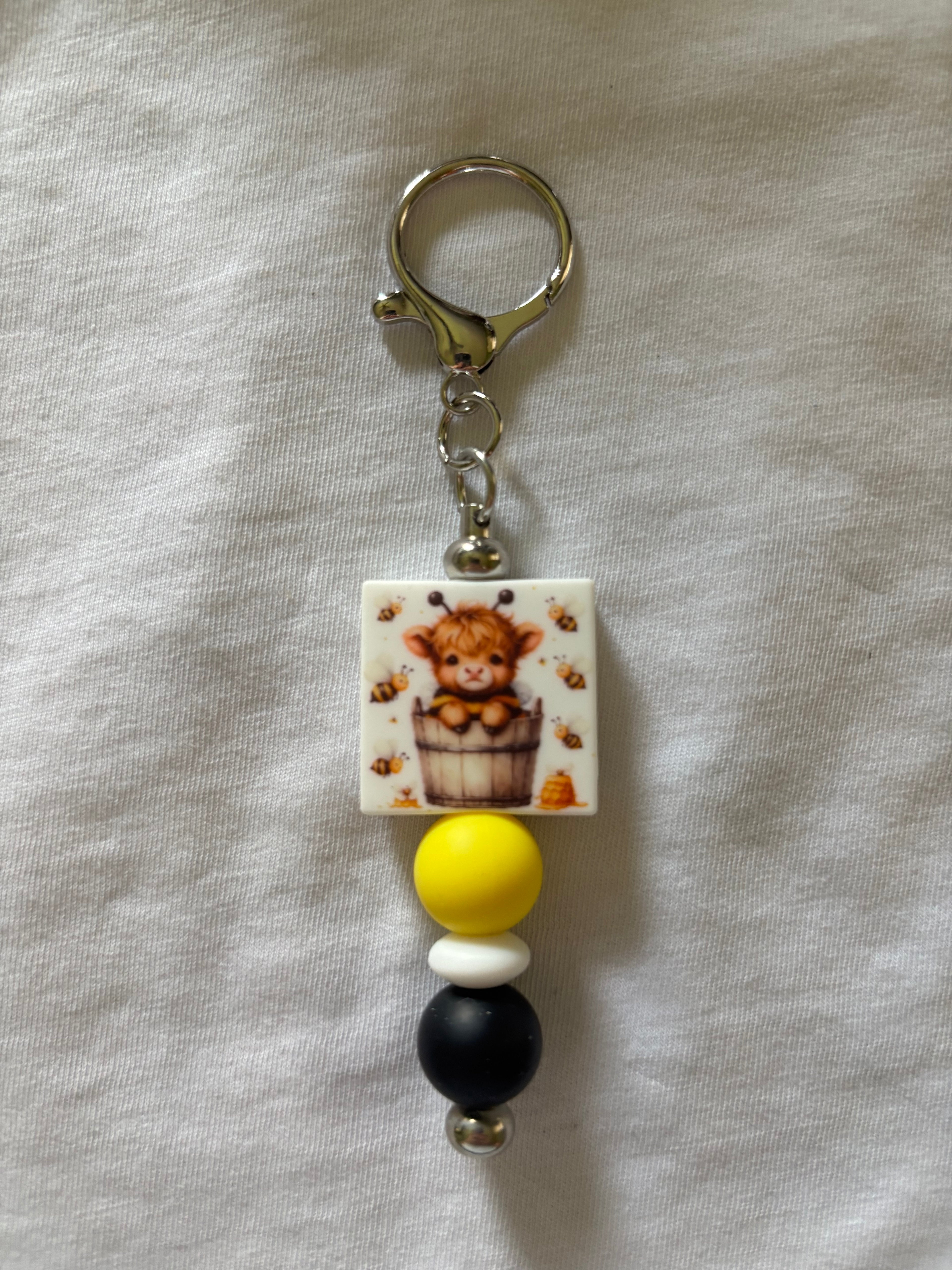 Highland Cow with Bee's Keychain