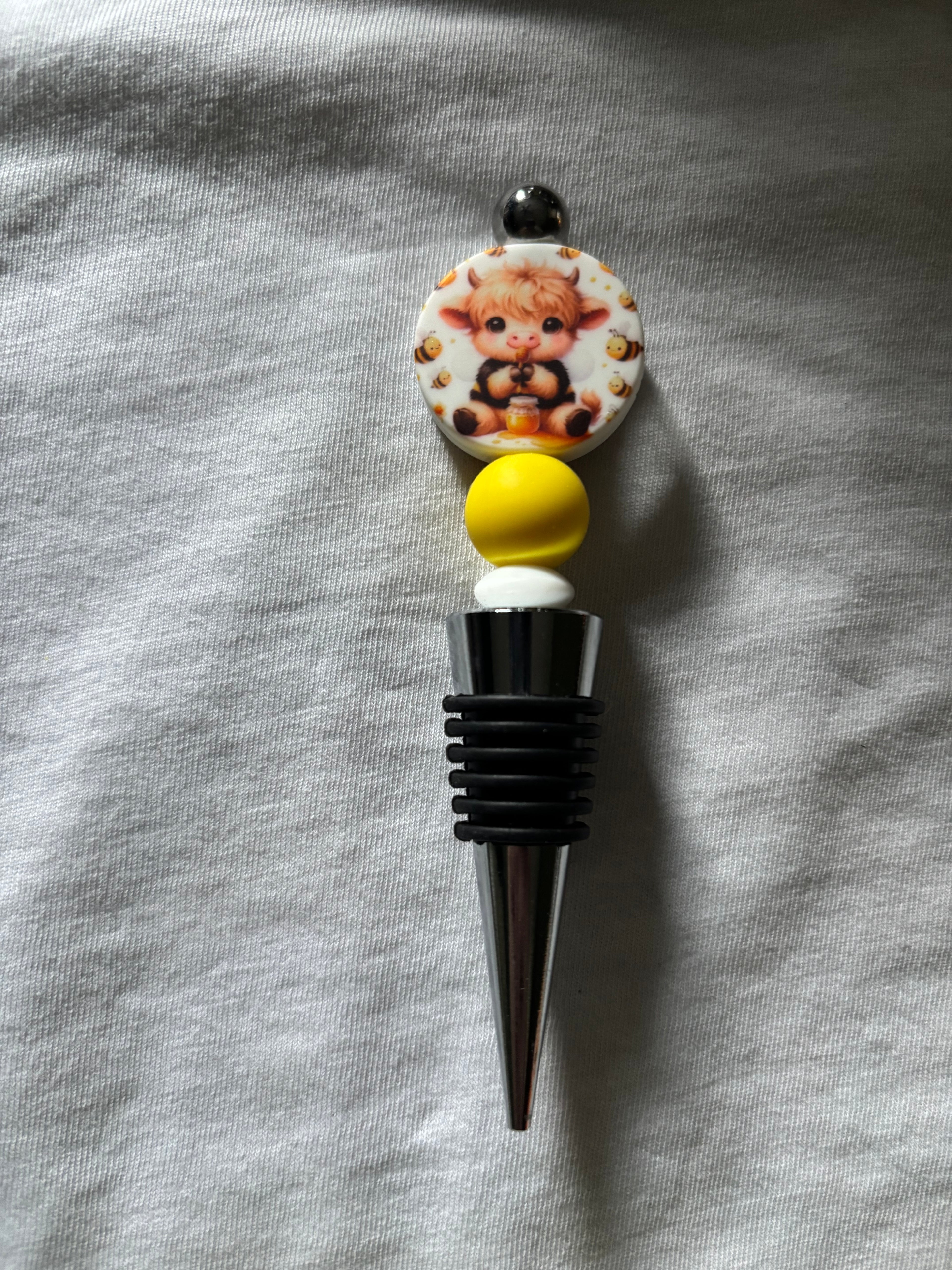Highland Cow with Bee's Wine Stopper