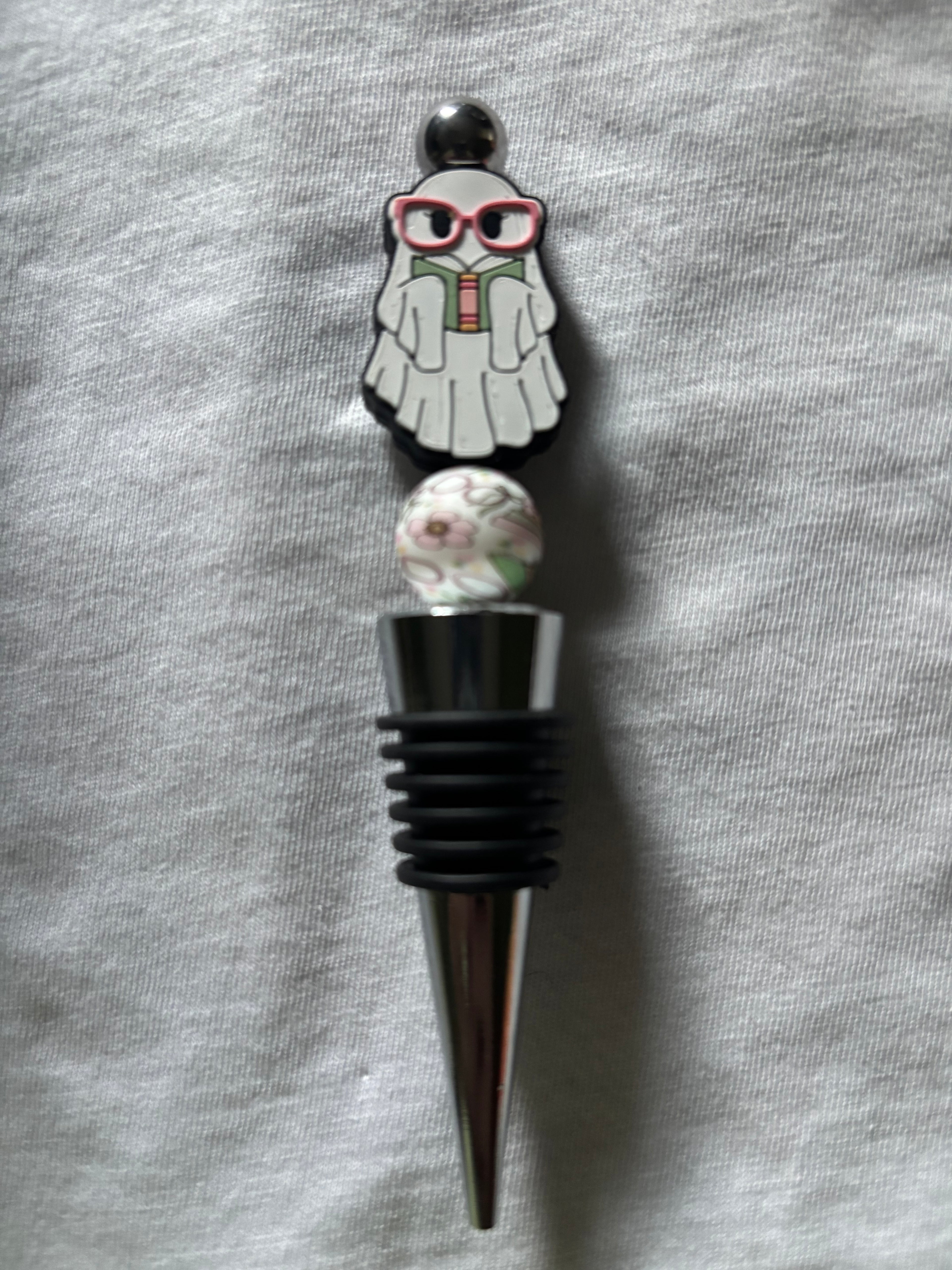 Ghost Reading Wine Stopper